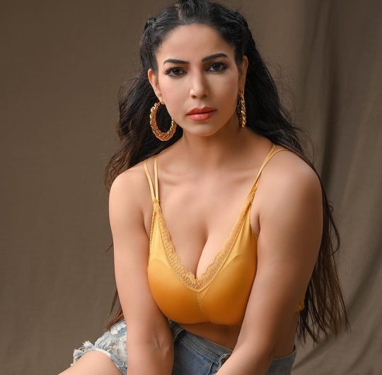 Maahi Khan Has Beauty And Unique Style As Her Assets In Her Acting Career