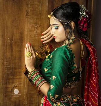 The Wait Of Bollywood Is Over After The Wild Card Entry Of Actress Divya Chari