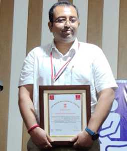 Dr Rajeev Singh Received Gold Medal For His Better Work In The Field Of Physiotherapy