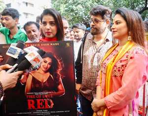 Stars Of Film FIRE OF LOVE RED Visits Siddhi Vinayak Temple To Have Blessings For The Success Of Film