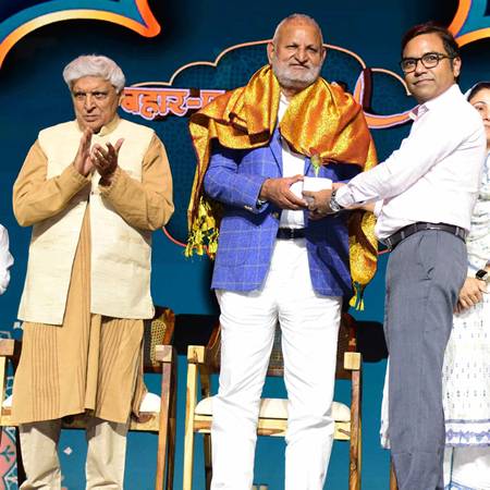 بہارِ اُردو کا پہلا دن: جاوید اختر، سچن پیلگاؤنکر، شیکھر سمن اور علی اصغر کی موجودگی میں ہاؤس فل اسٹیڈیم میں شاندار آغاز