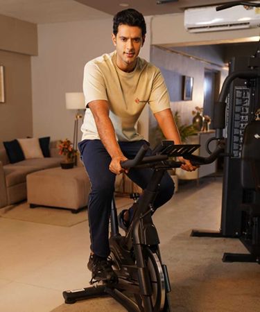 पॉवरमैक्स ने क्रिकेट स्टार शिवम दुबे के साथ “चैंपियंस ट्रेन डिफरेंटली” अभियान शुरू किया