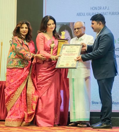 India’s Largest World Record Show 500 Models Walk Promoting Only Swadeshi By India’s Fashion Guru Sonia Mayers On Her Show Swadeshi Runway Season 8