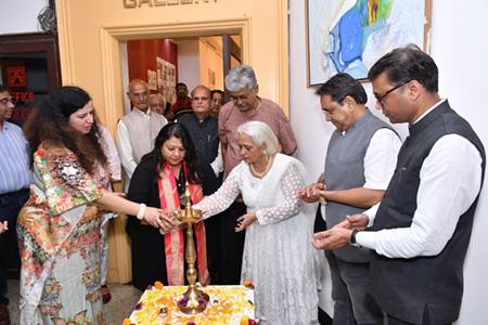 “A Floral Reverie” Solo Show Of Paintings By Eminent Artist Neena Bidikar At Jehangir Art Gallery
